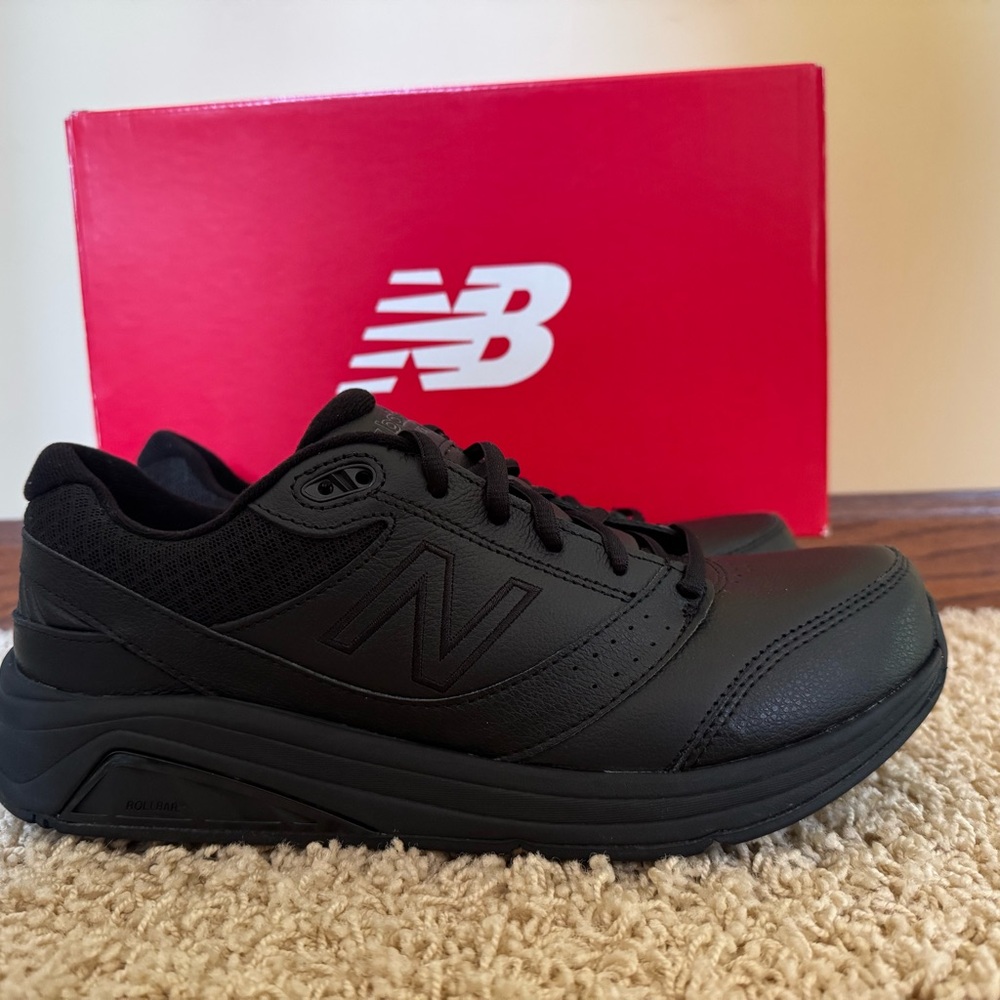 New Balance Women’s 10.5 2A Black Sneakers 928 K3 NIB
